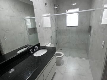 banheiro de 1 das suites 