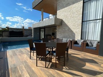 rea de piscina 